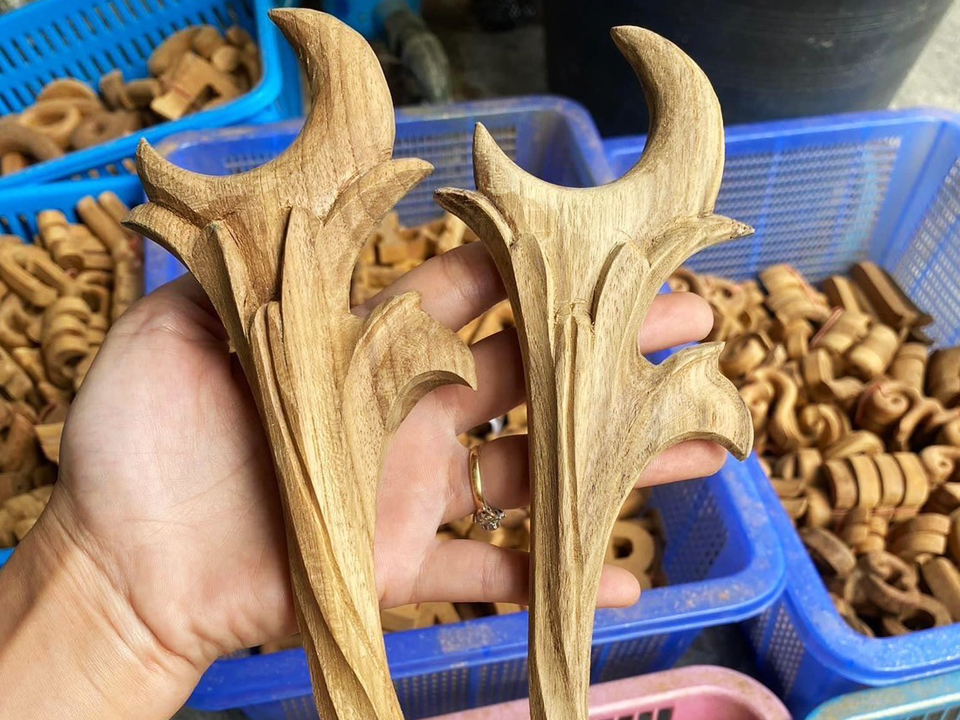 รับแกะสลักไม้